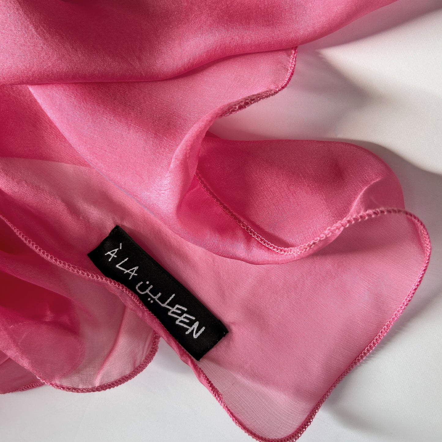 The à la Leen Single-Layered Silk Scarf- Midi in Bubblegum Pink