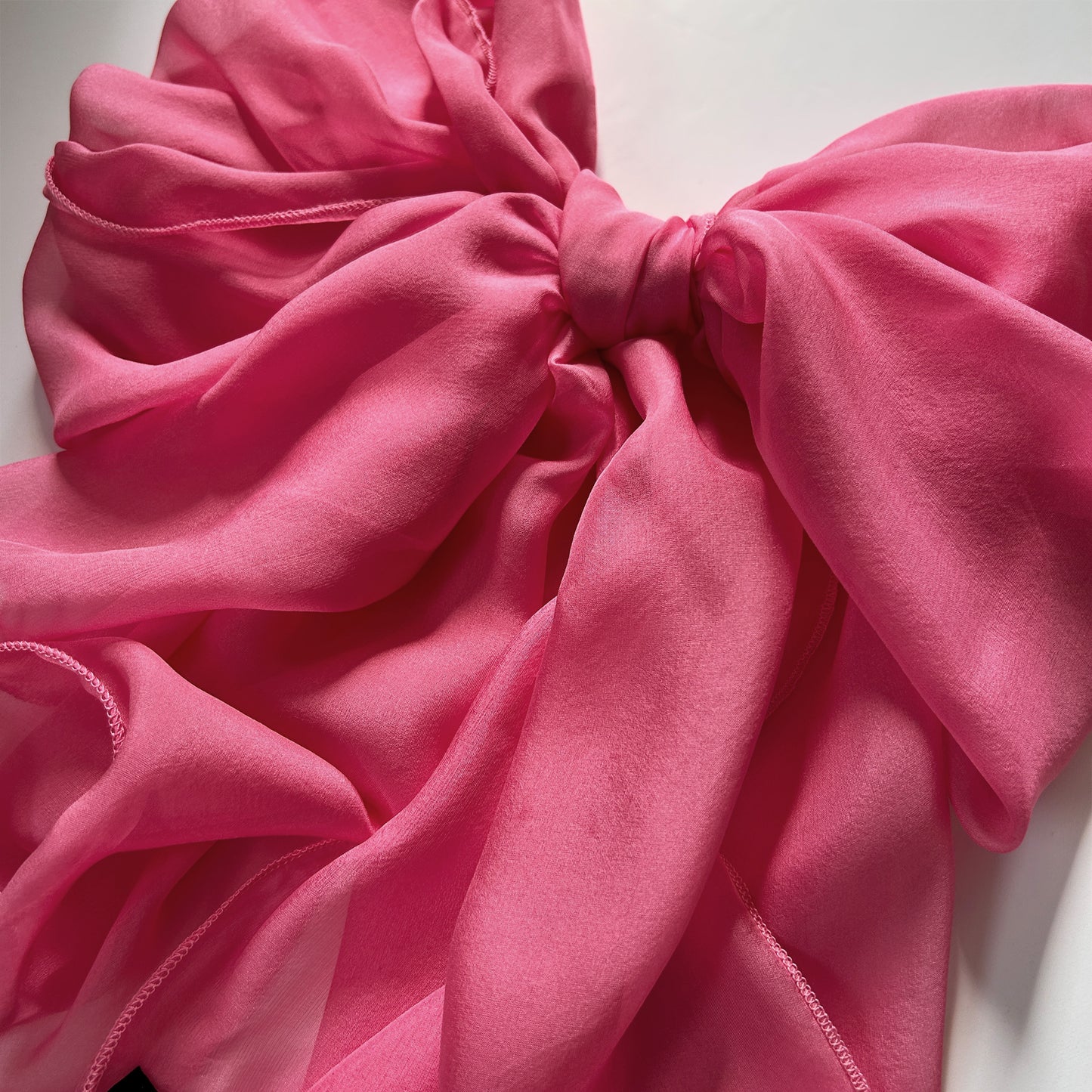The à la Leen Single-Layered Silk Scarf- Midi in Bubblegum Pink