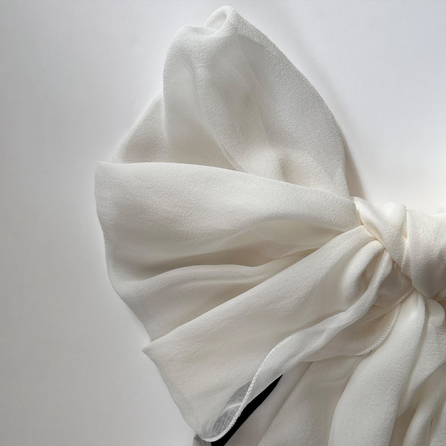 The à la Leen Single-Layered Silk Scarf- Off-White