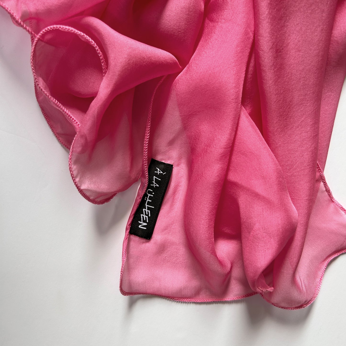 The à la Leen Single-Layered Silk Scarf- Midi in Bubblegum Pink