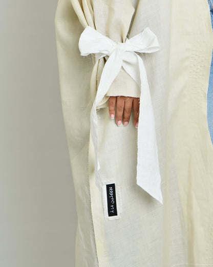 The Two-Toned Wavy Abaya in beige and white