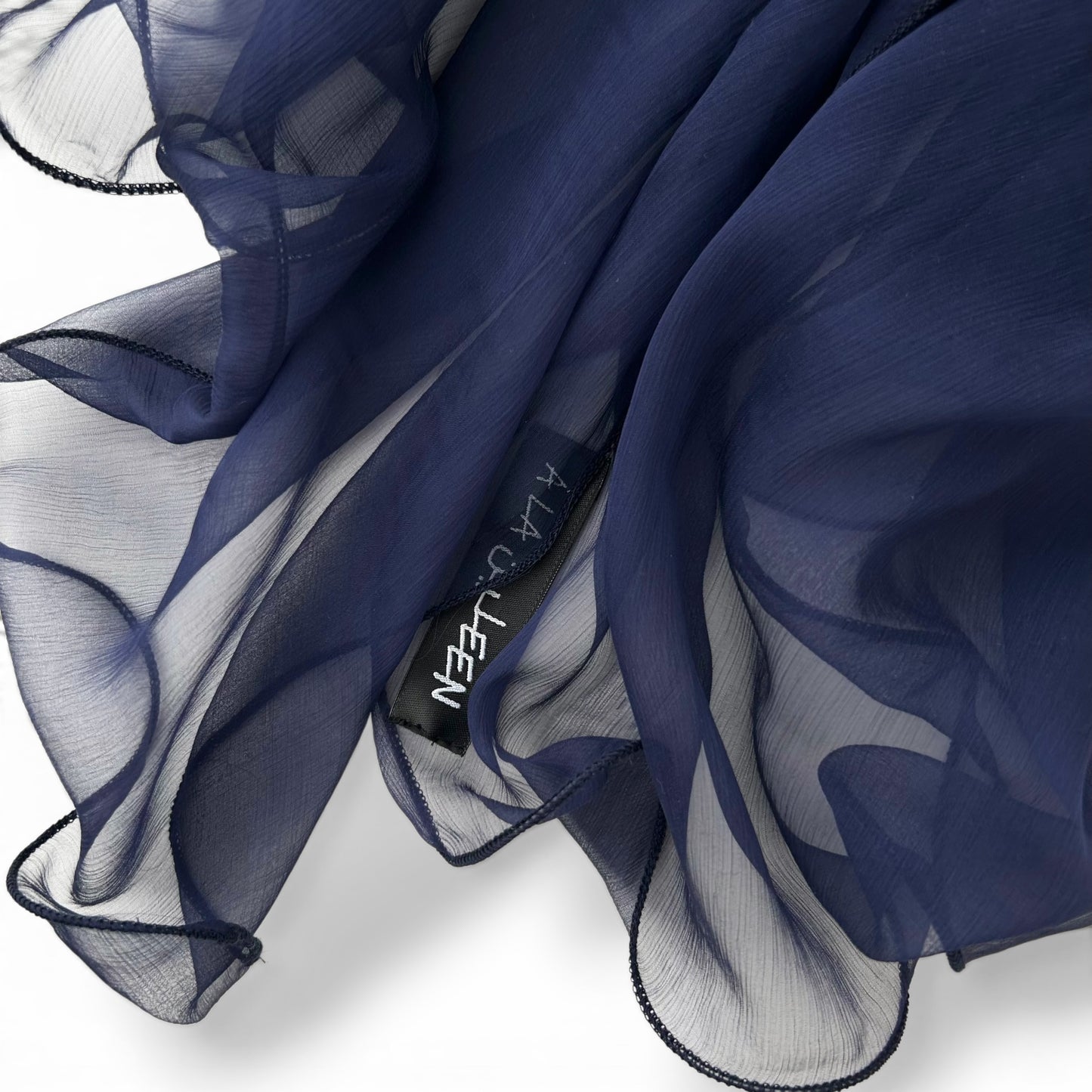 The Single-Layered Crinkled Silk Scarf – Navy Blue