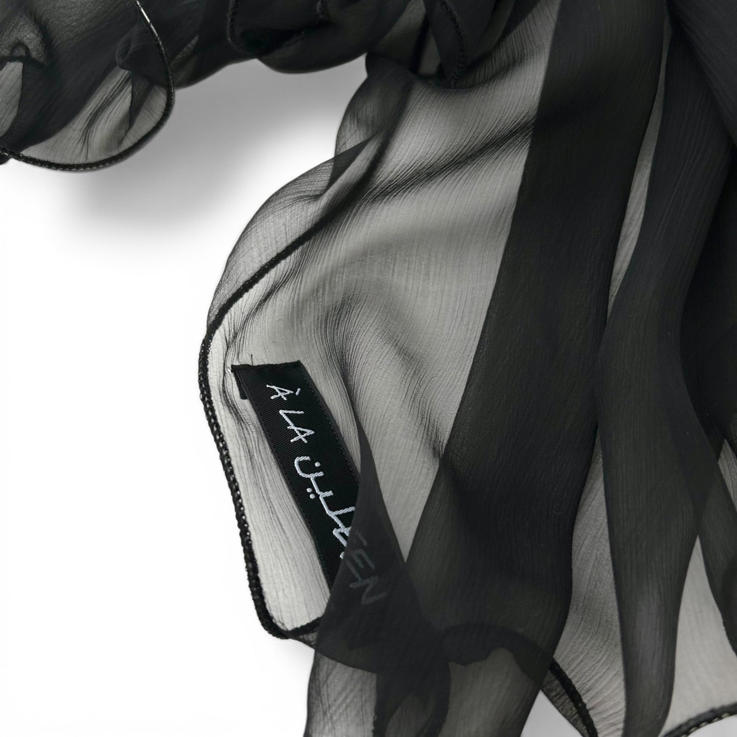 The Single-Layered Crinkled Silk Scarf – Black