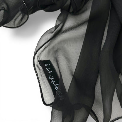 The Single-Layered Crinkled Silk Scarf – Black