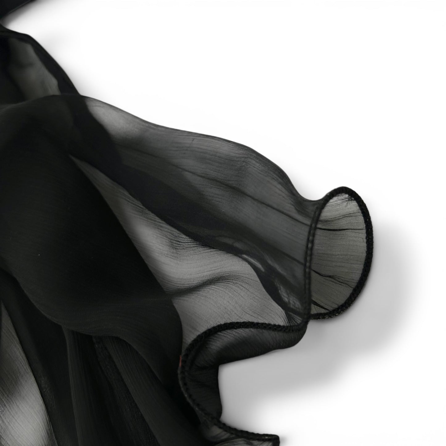 The Single-Layered Crinkled Silk Scarf – Black